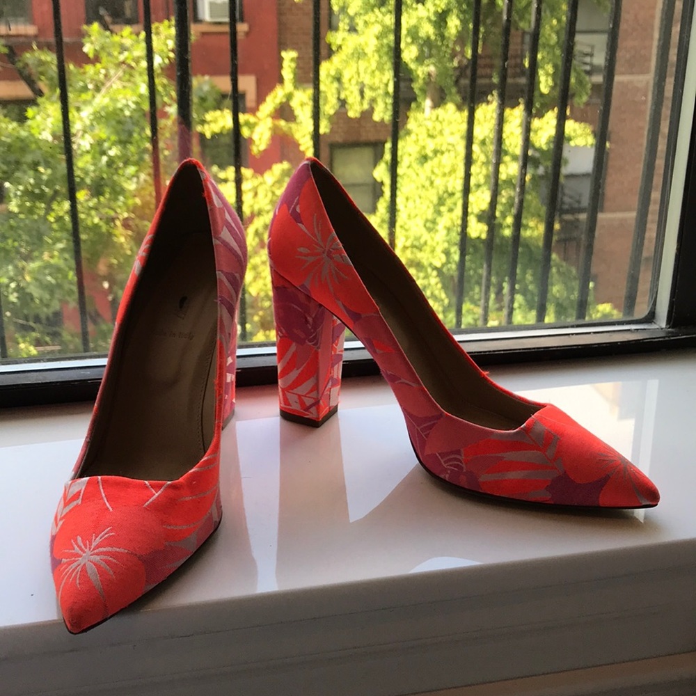 Gorgeous J Crew shoes. Add color to any outfit.